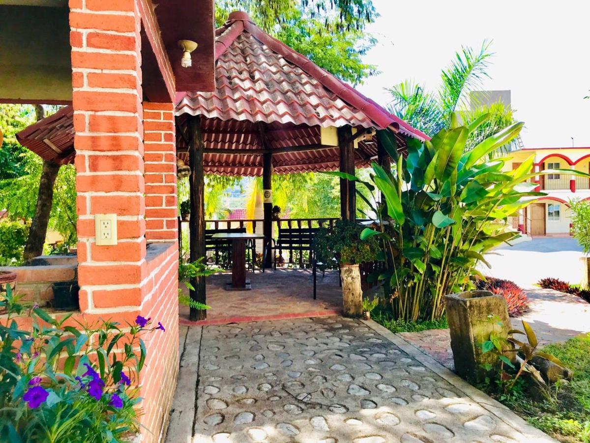 Hotel Y Restaurante Villas Del Sol Jalpan Luaran gambar